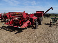 Tracteur avec moissonneuse (ph F. Mrugala, St Jean de Touslas)(1)